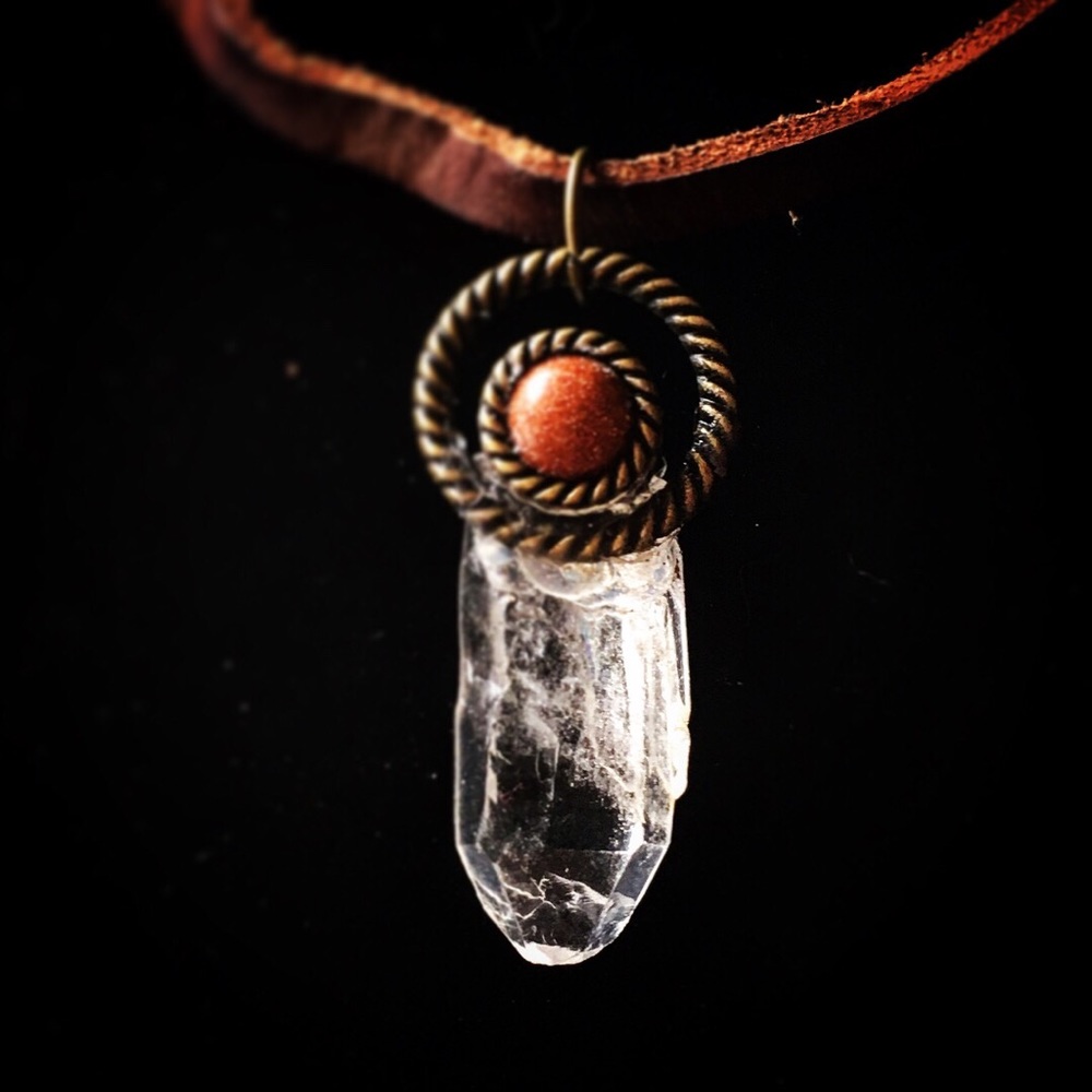 Quartz twin point leather choker